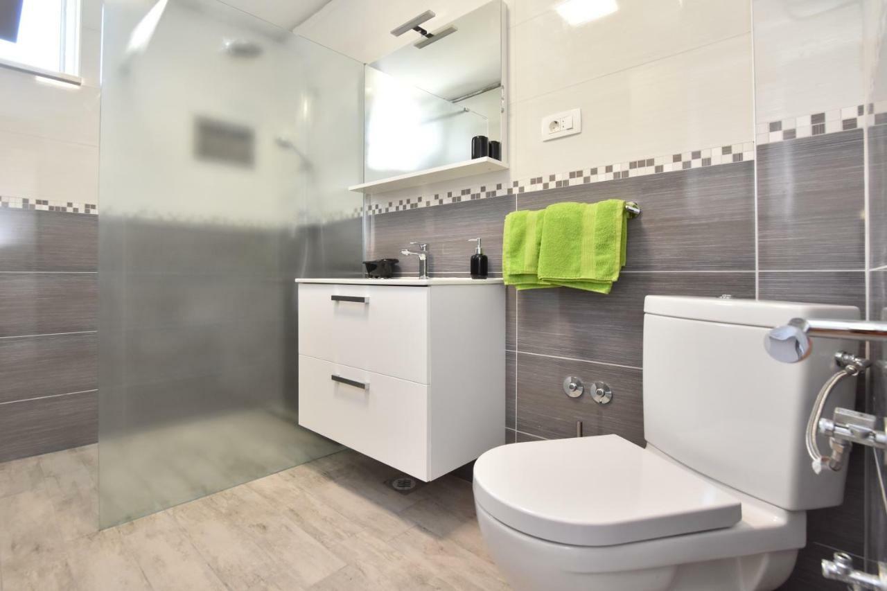 Apartmani Iva&Ante Dugi Rat Kültér fotó